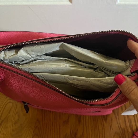 Brand New w/tags beautiful Pink leather Coach bag. - Picture 3 of 6